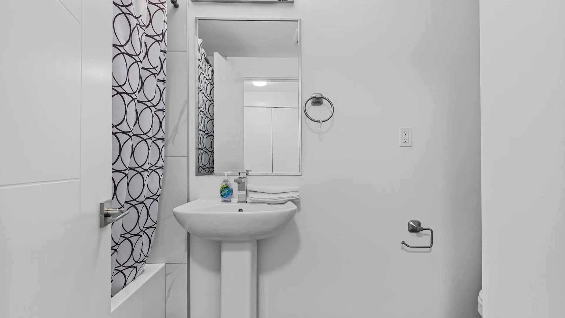 דירות אדמונטון Urban Enclave קנדה